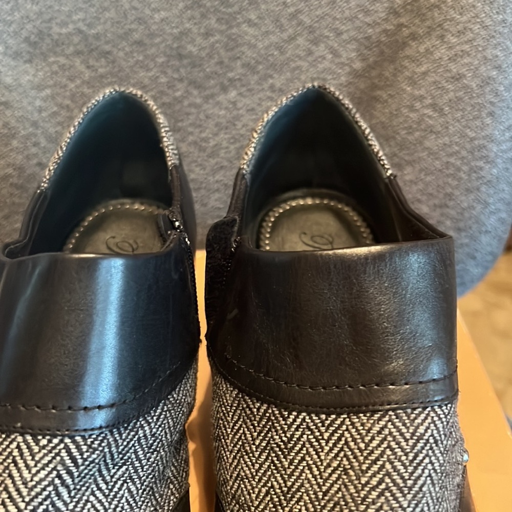 booties - Picture 2 of 7